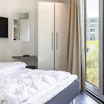 12 Person In Апартаменты