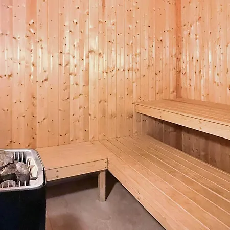 12 Person In Apartamento Wendtorf