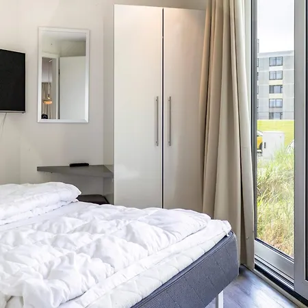 12 Person In Apartamento