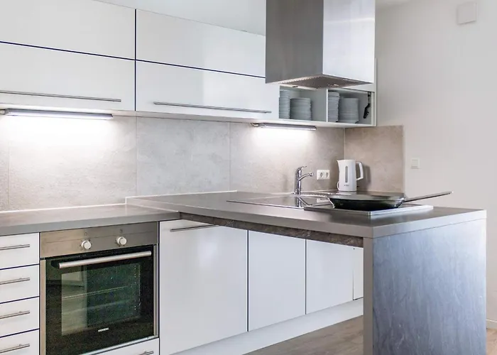 12 Person In Apartamento